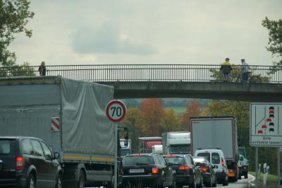 RTW auf Einsatzfahrt  verunglueckt auf der B295 bei Renningen 